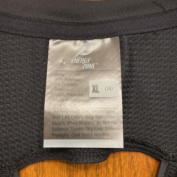 Black work out t-shirt - Picture 3 of 5